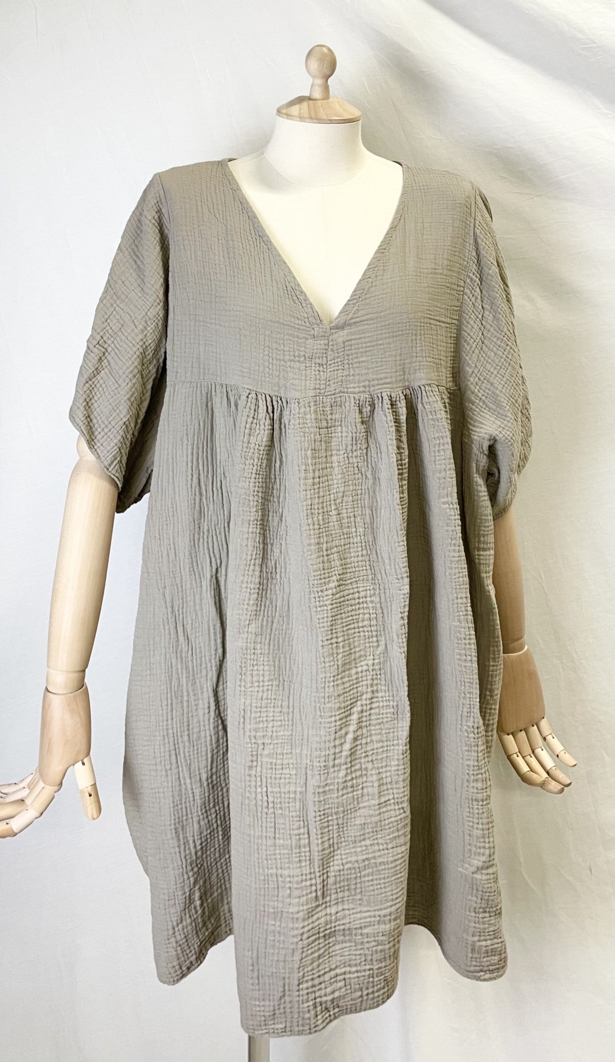 Kort mousselin kjole - Taupe